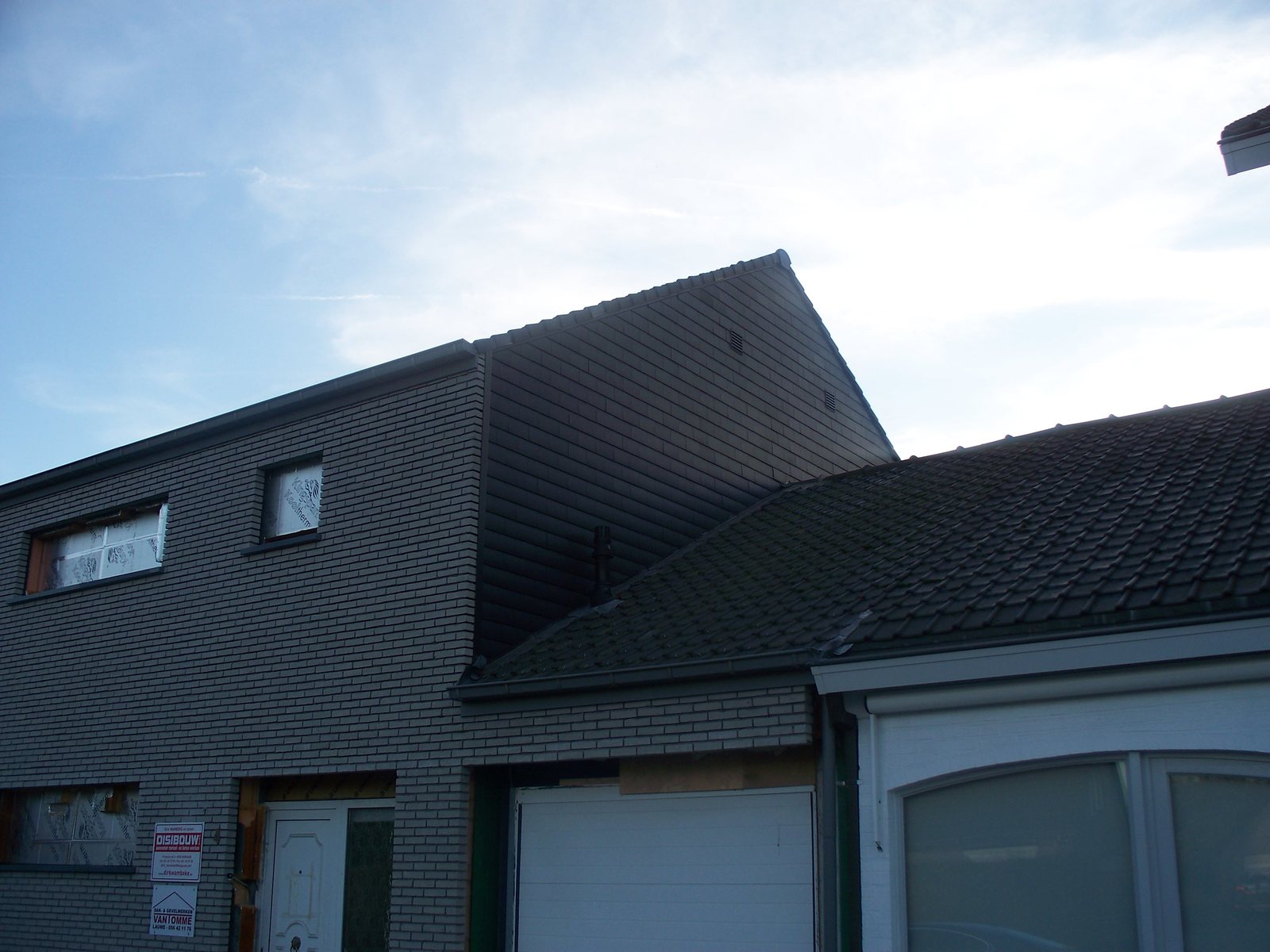 Woning met nieuw dak en gevelbekleding